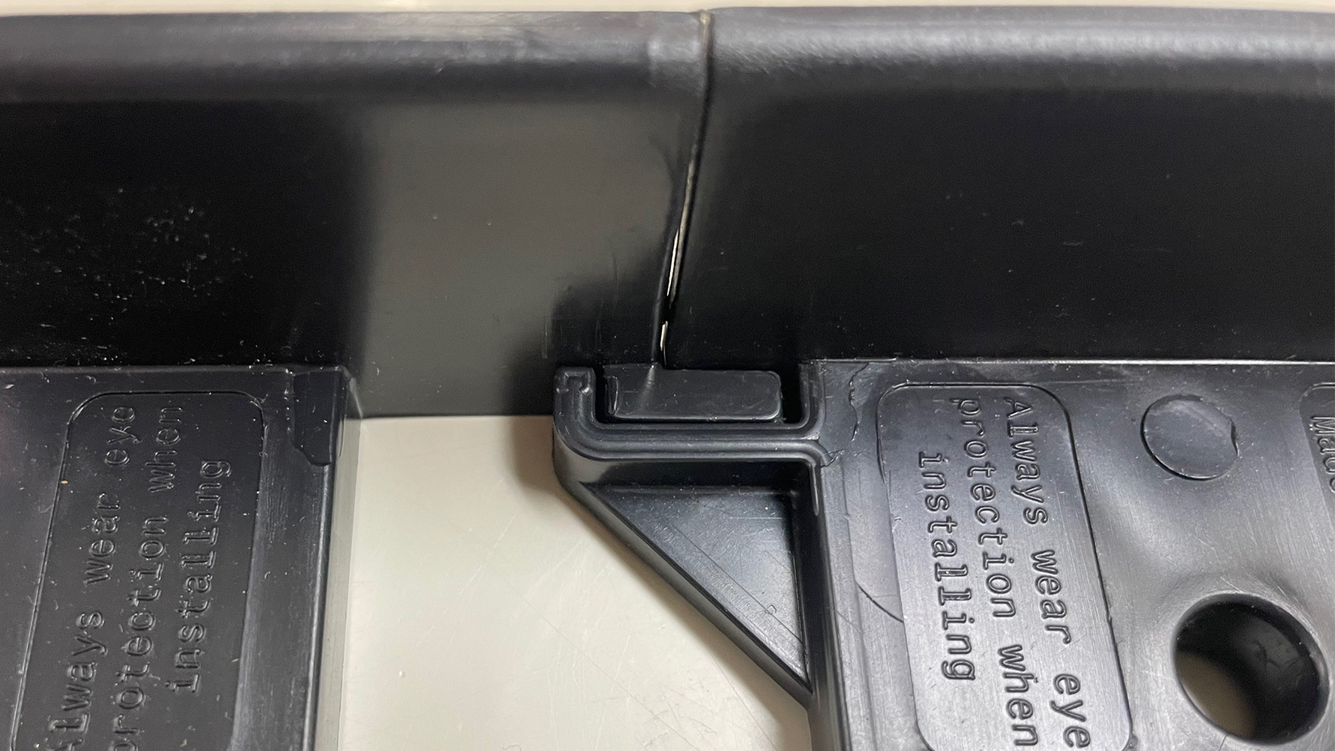 本体連結ジョイント部（エッジ材の接続部）